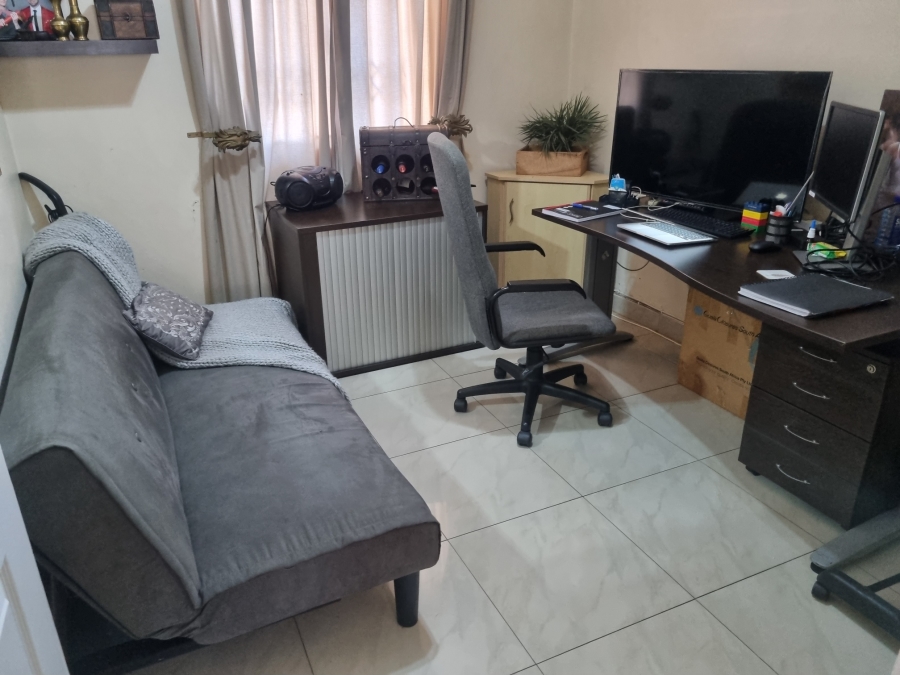 To Let 2 Bedroom Property for Rent in Sunningdale KwaZulu-Natal