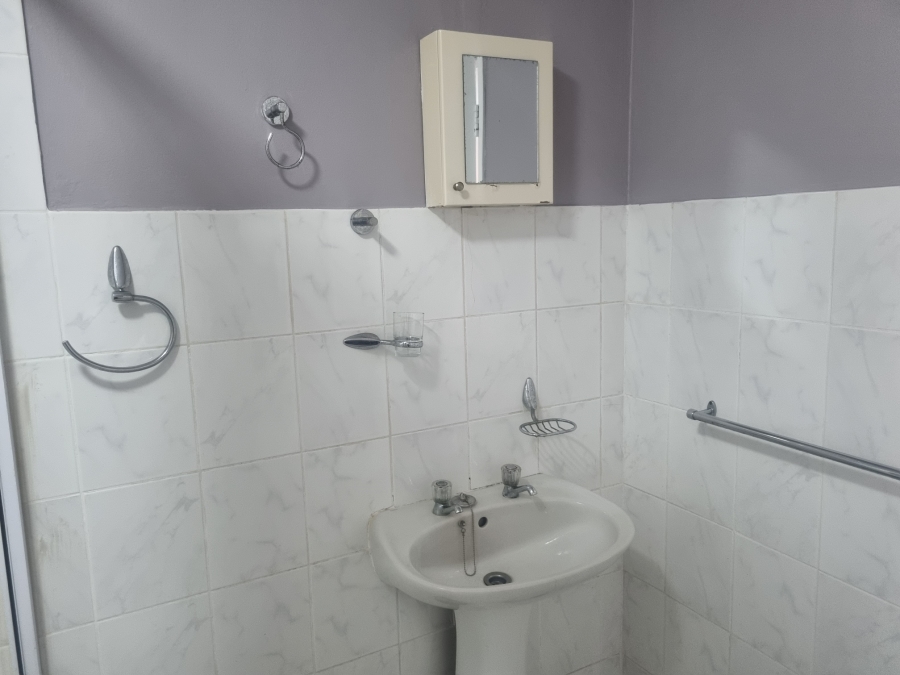 To Let 2 Bedroom Property for Rent in Athlone KwaZulu-Natal