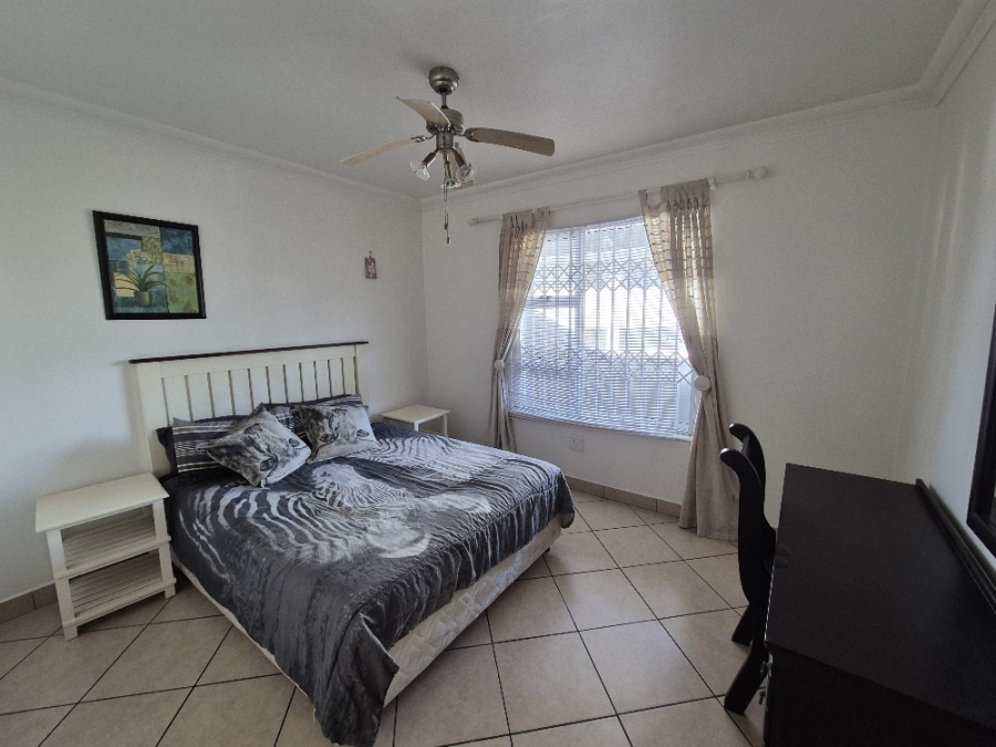 To Let 3 Bedroom Property for Rent in St Michaels On Sea KwaZulu-Natal