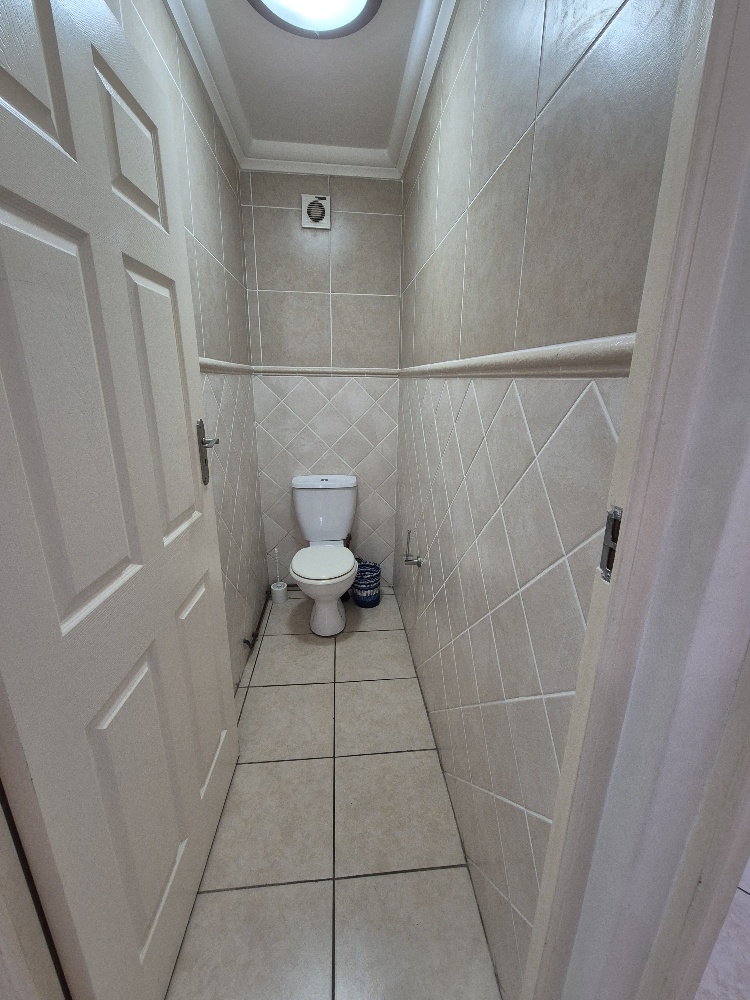 To Let 3 Bedroom Property for Rent in St Michaels On Sea KwaZulu-Natal
