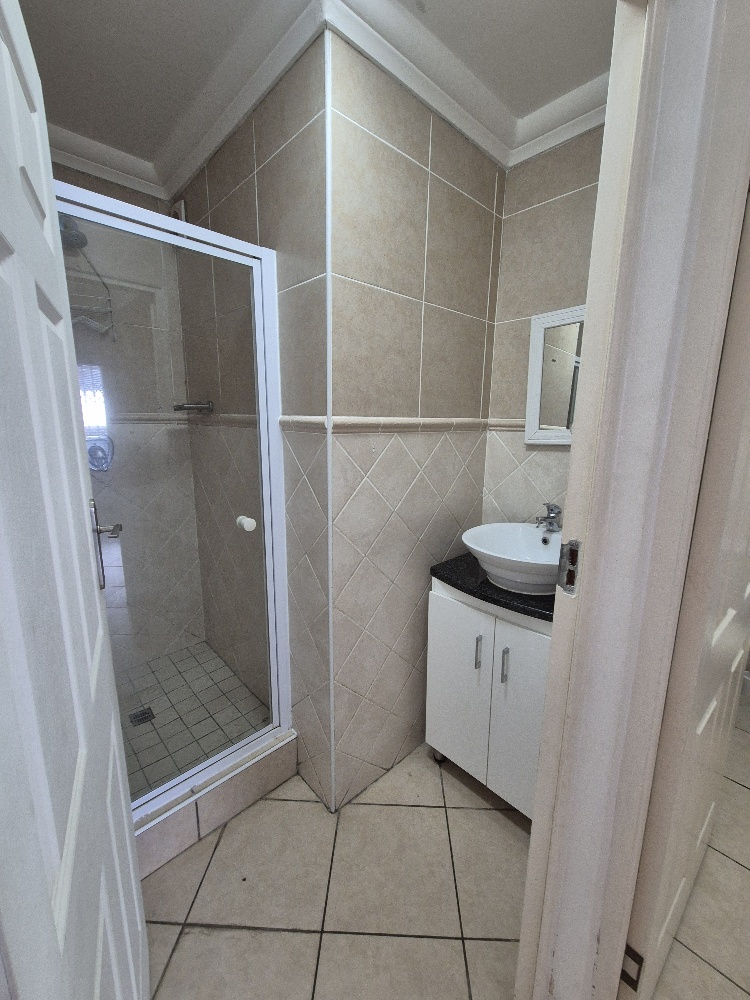 To Let 3 Bedroom Property for Rent in St Michaels On Sea KwaZulu-Natal