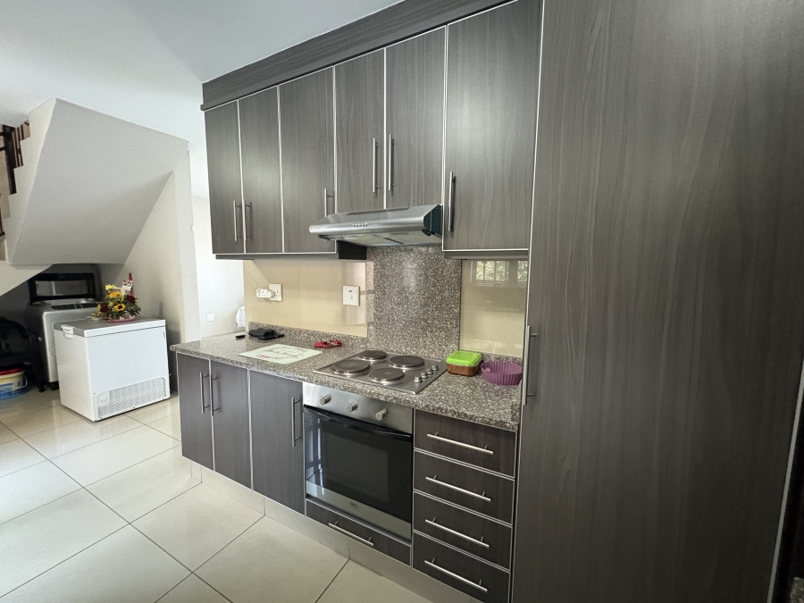 To Let 3 Bedroom Property for Rent in Northcroft KwaZulu-Natal