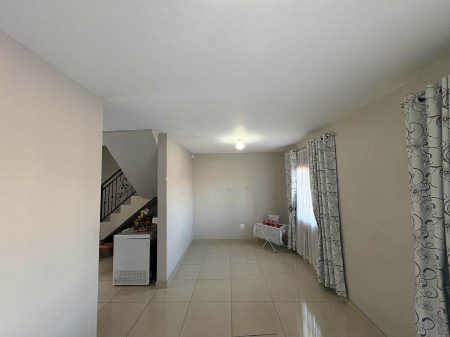 To Let 3 Bedroom Property for Rent in Northcroft KwaZulu-Natal