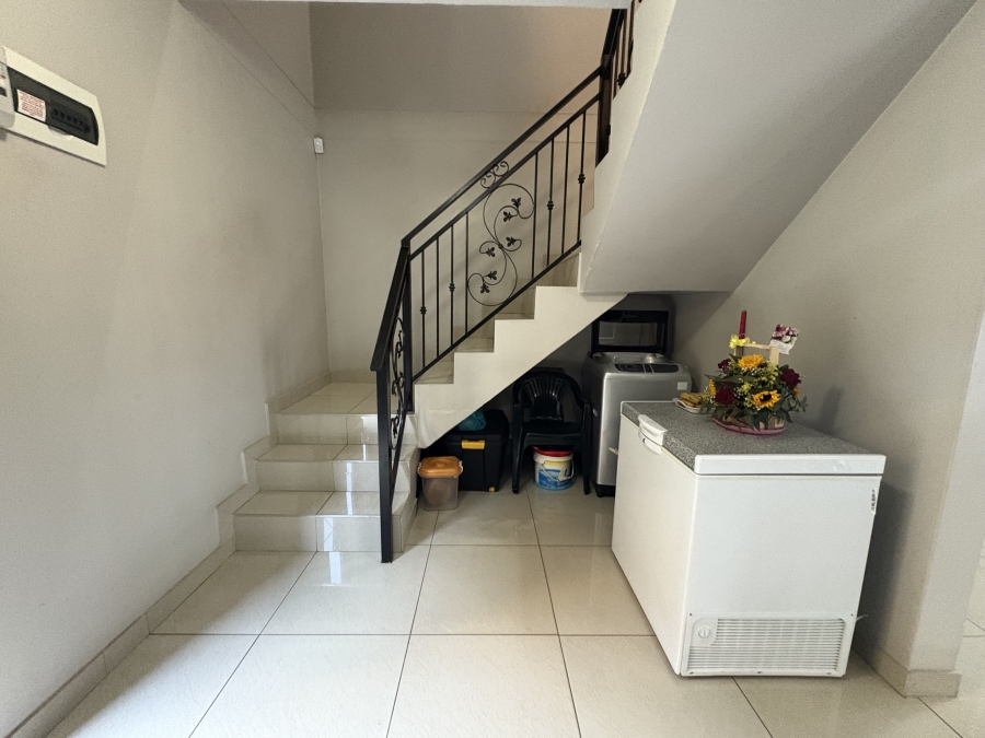 To Let 3 Bedroom Property for Rent in Northcroft KwaZulu-Natal