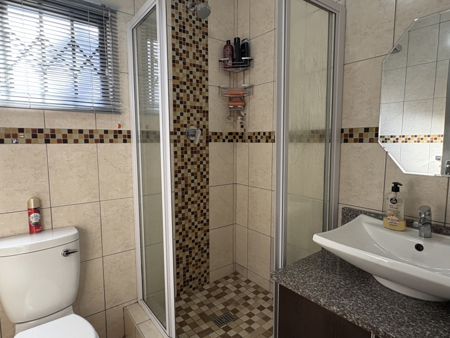 To Let 3 Bedroom Property for Rent in Northcroft KwaZulu-Natal