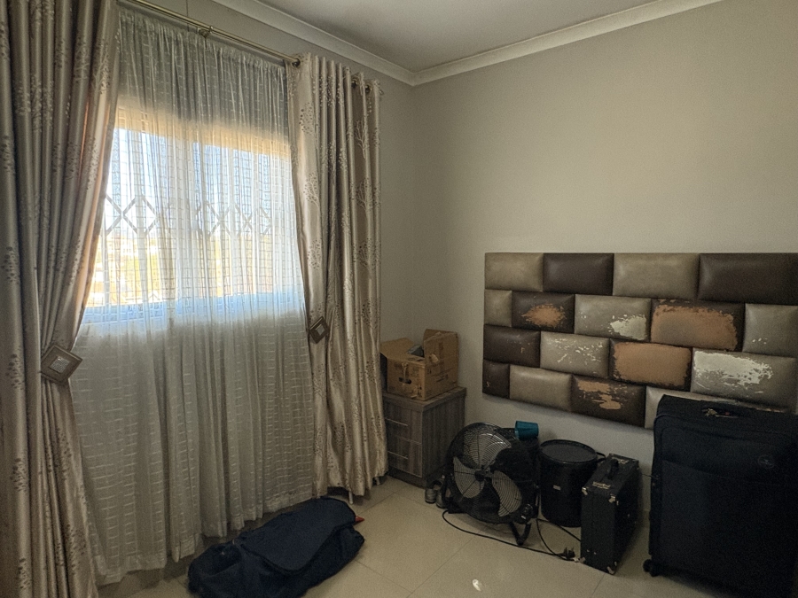 To Let 3 Bedroom Property for Rent in Northcroft KwaZulu-Natal