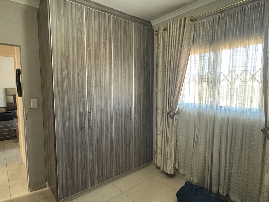 To Let 3 Bedroom Property for Rent in Northcroft KwaZulu-Natal