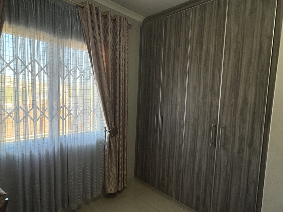 To Let 3 Bedroom Property for Rent in Northcroft KwaZulu-Natal