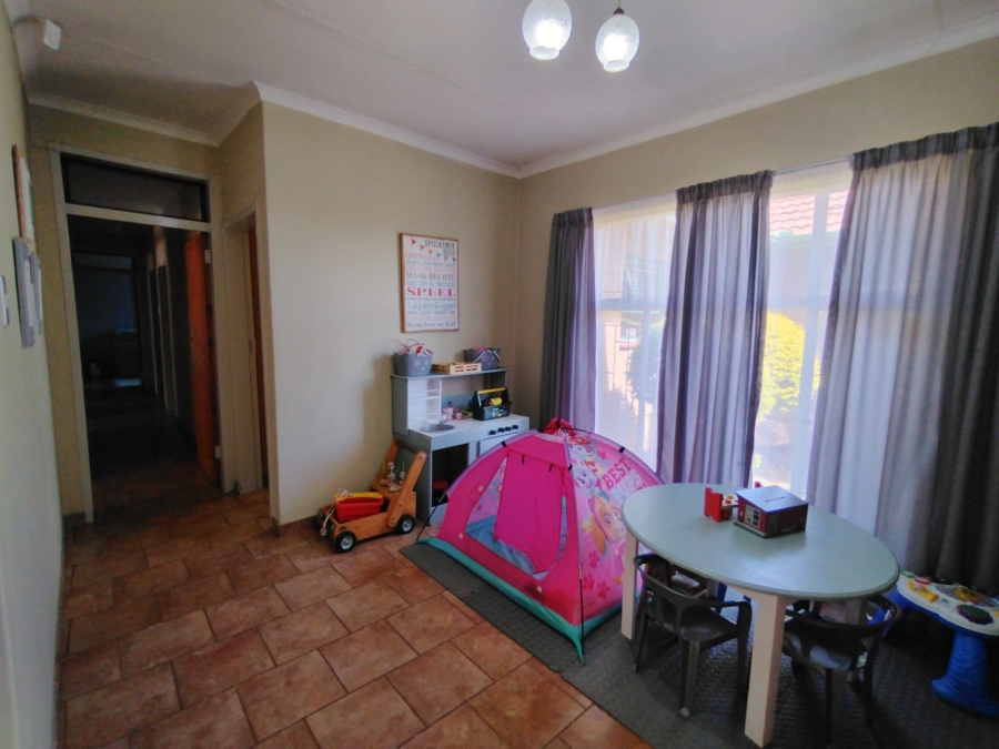 To Let 4 Bedroom Property for Rent in Sunnyridge KwaZulu-Natal