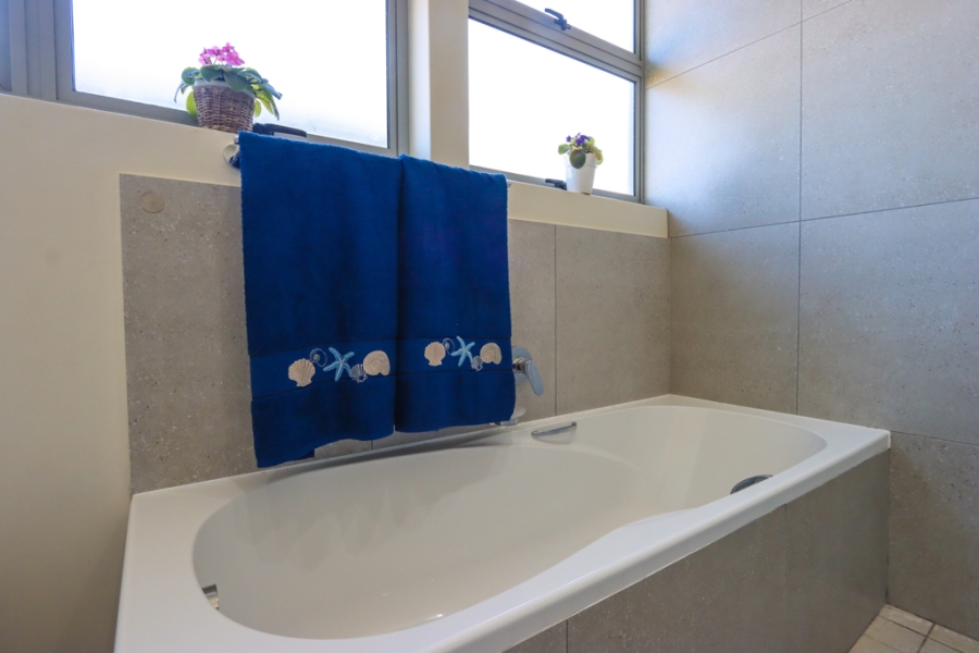 2 Bedroom Property for Sale in Renishaw Hills KwaZulu-Natal