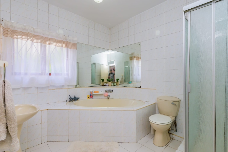 5 Bedroom Property for Sale in Ocean View KwaZulu-Natal