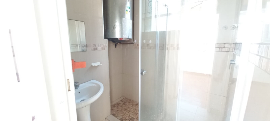 To Let 2 Bedroom Property for Rent in Essenwood KwaZulu-Natal