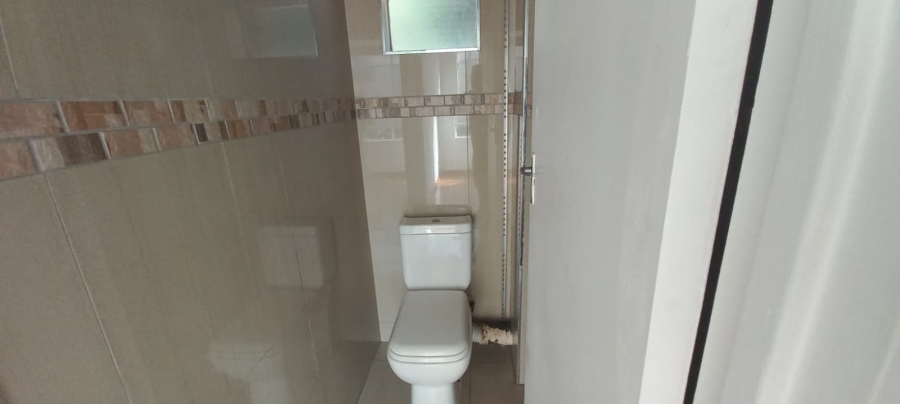 To Let 2 Bedroom Property for Rent in Essenwood KwaZulu-Natal