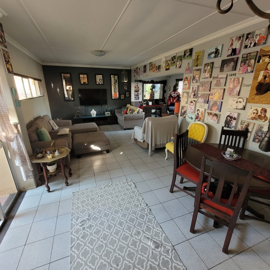 5 Bedroom Property for Sale in Northdene KwaZulu-Natal