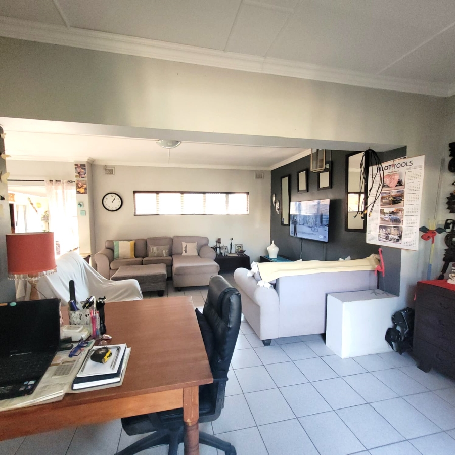5 Bedroom Property for Sale in Northdene KwaZulu-Natal