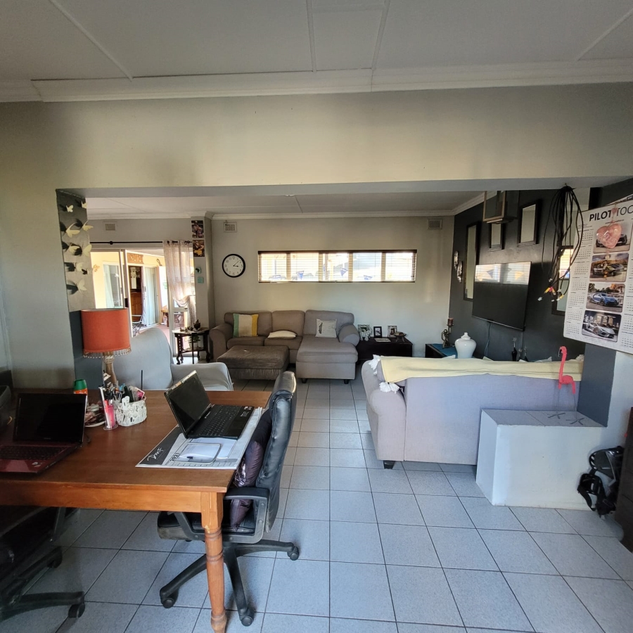 5 Bedroom Property for Sale in Northdene KwaZulu-Natal