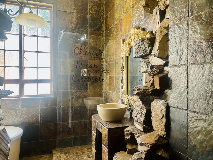 5 Bedroom Property for Sale in Chase Valley KwaZulu-Natal