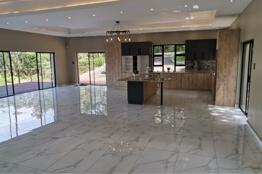5 Bedroom Property for Sale in Cowies Hill KwaZulu-Natal
