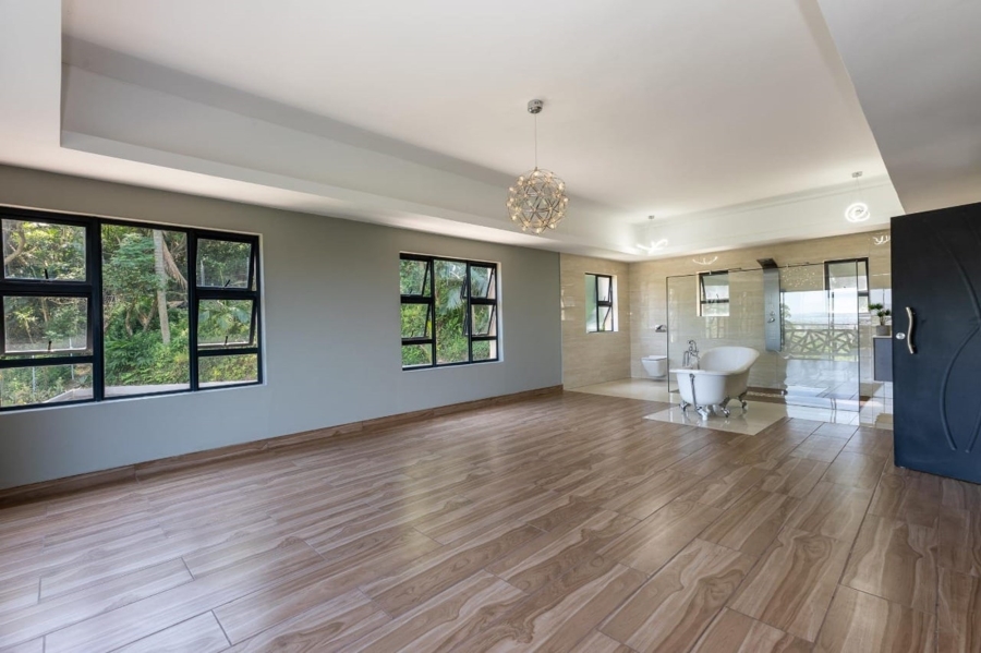 5 Bedroom Property for Sale in Cowies Hill KwaZulu-Natal