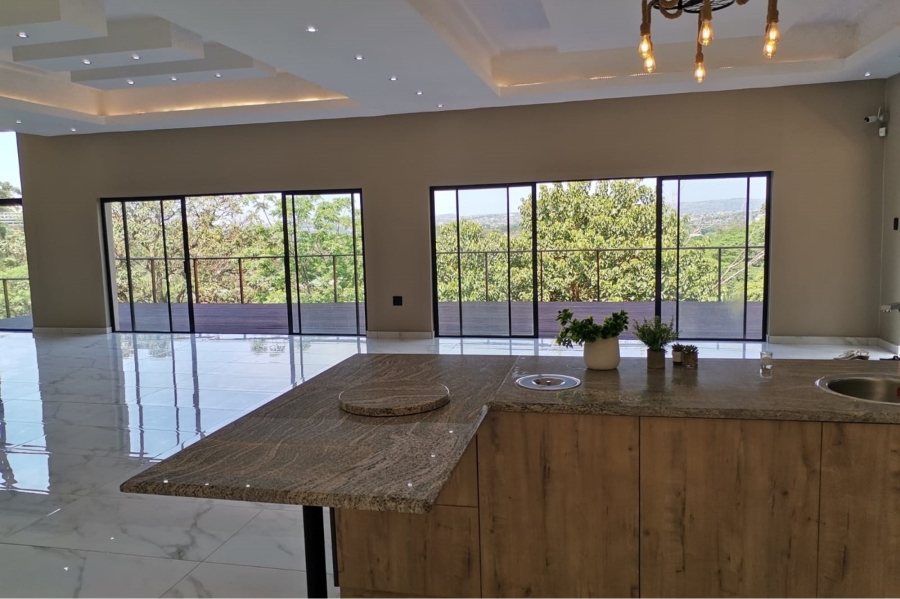 5 Bedroom Property for Sale in Cowies Hill KwaZulu-Natal