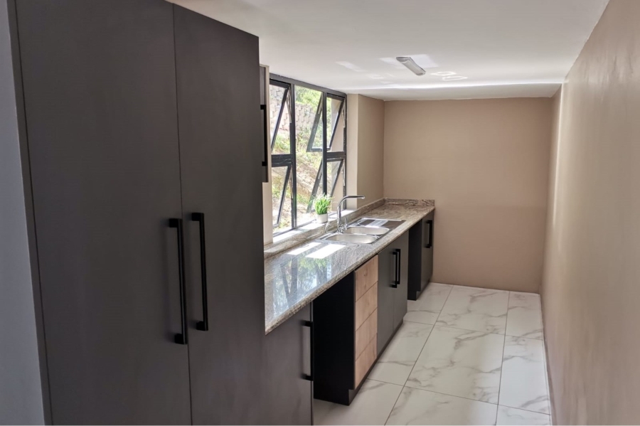 5 Bedroom Property for Sale in Cowies Hill KwaZulu-Natal