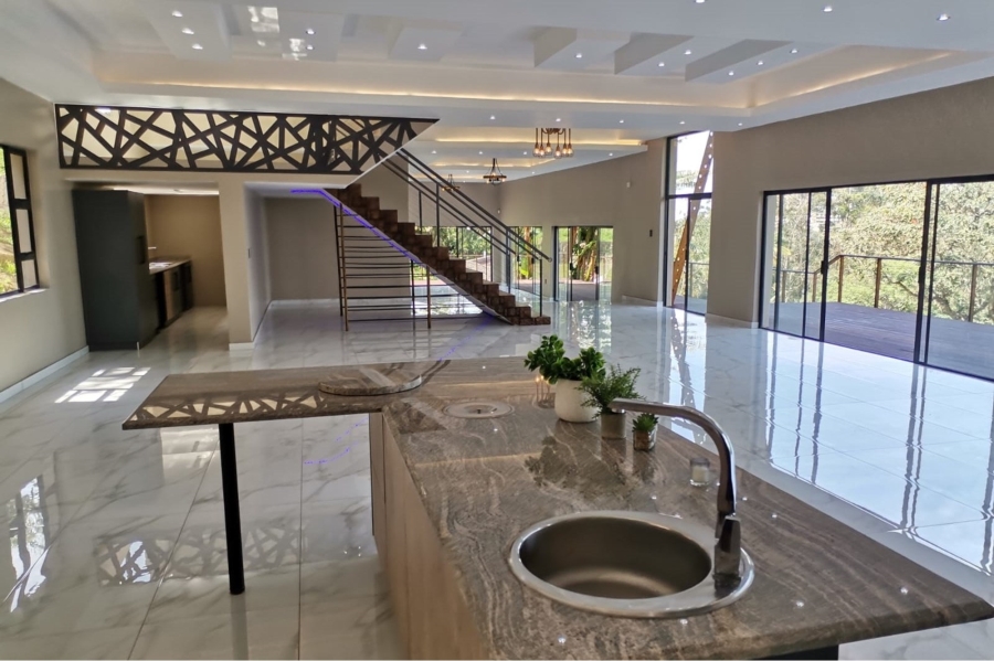 5 Bedroom Property for Sale in Cowies Hill KwaZulu-Natal