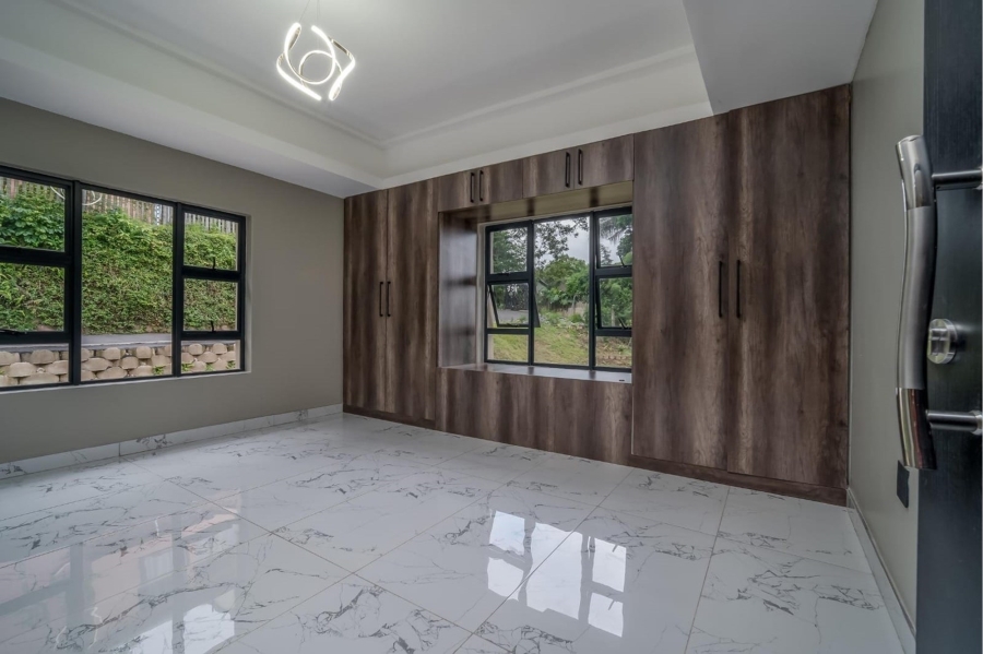 5 Bedroom Property for Sale in Cowies Hill KwaZulu-Natal