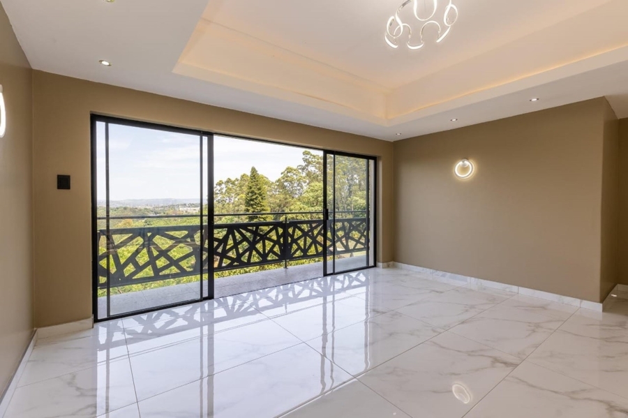 5 Bedroom Property for Sale in Cowies Hill KwaZulu-Natal