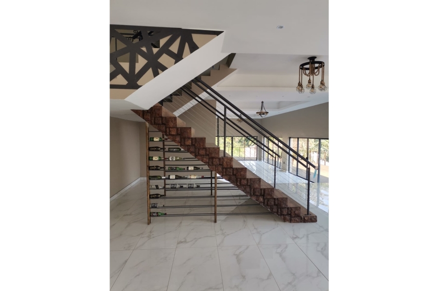 5 Bedroom Property for Sale in Cowies Hill KwaZulu-Natal