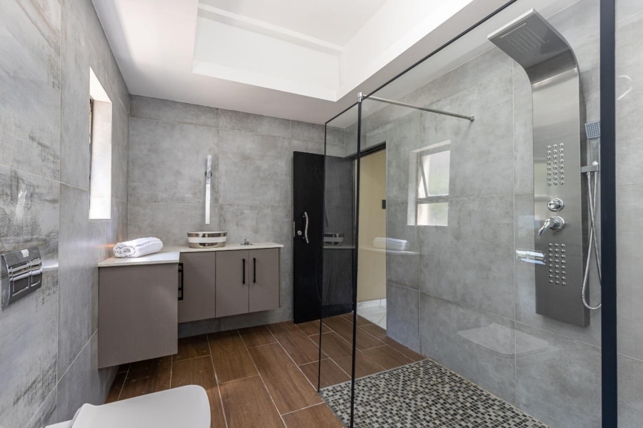 5 Bedroom Property for Sale in Cowies Hill KwaZulu-Natal