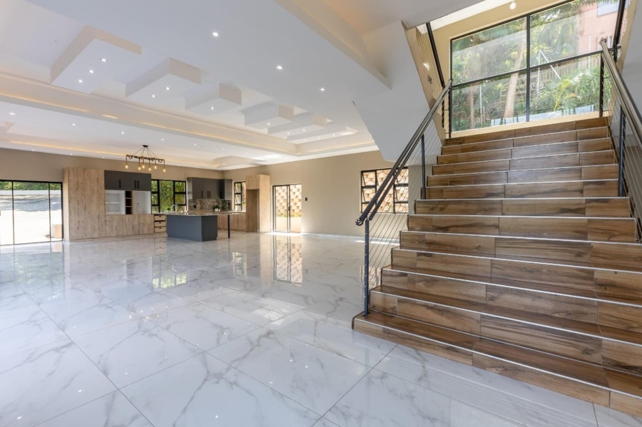 5 Bedroom Property for Sale in Cowies Hill KwaZulu-Natal