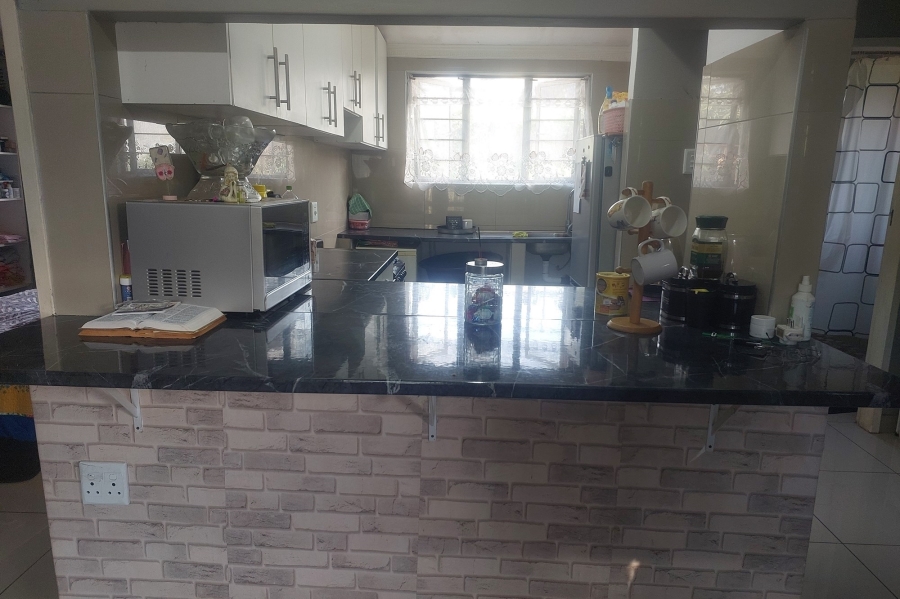 1 Bedroom Property for Sale in Grove End KwaZulu-Natal
