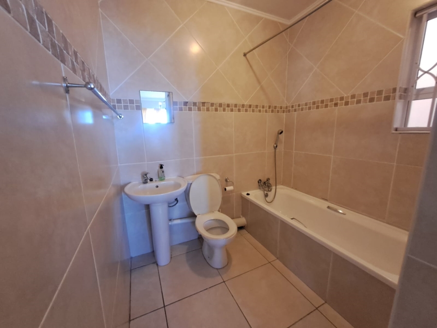 To Let 4 Bedroom Property for Rent in St Michaels On Sea KwaZulu-Natal