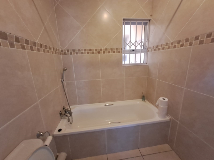 To Let 4 Bedroom Property for Rent in St Michaels On Sea KwaZulu-Natal