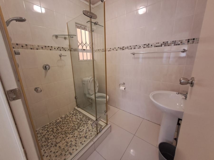 To Let 4 Bedroom Property for Rent in St Michaels On Sea KwaZulu-Natal