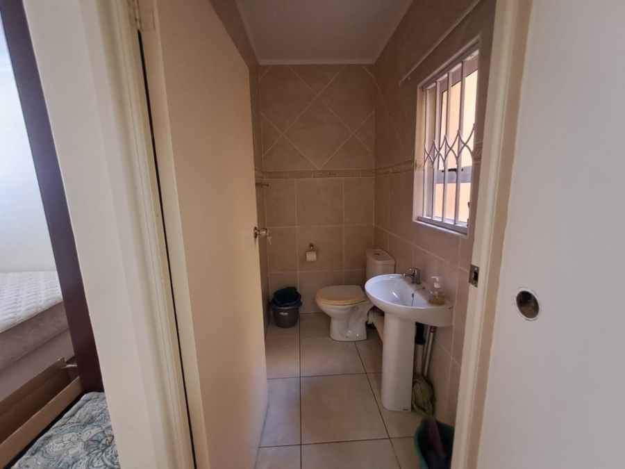 To Let 4 Bedroom Property for Rent in St Michaels On Sea KwaZulu-Natal