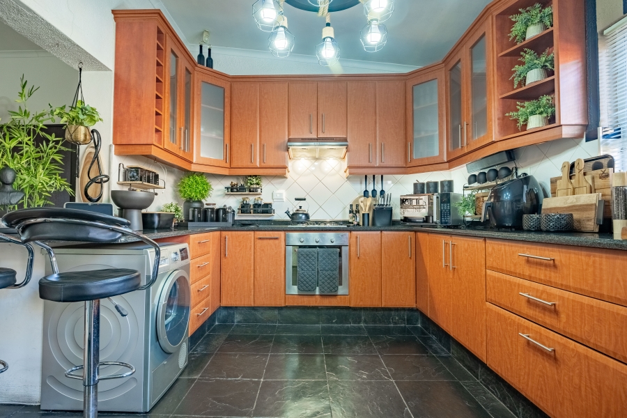 4 Bedroom Property for Sale in Amanzimtoti KwaZulu-Natal
