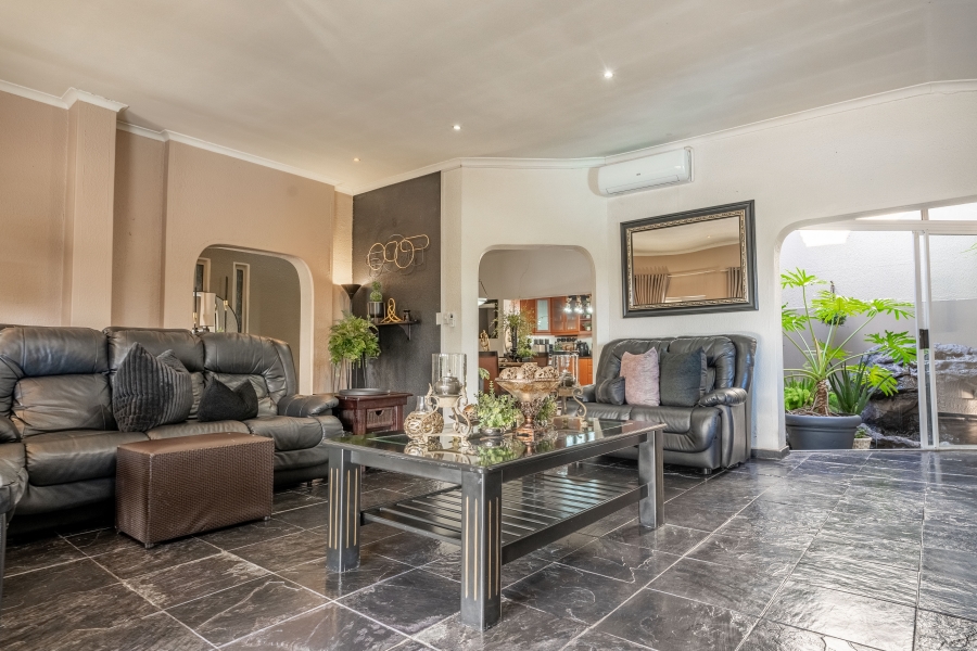 4 Bedroom Property for Sale in Amanzimtoti KwaZulu-Natal