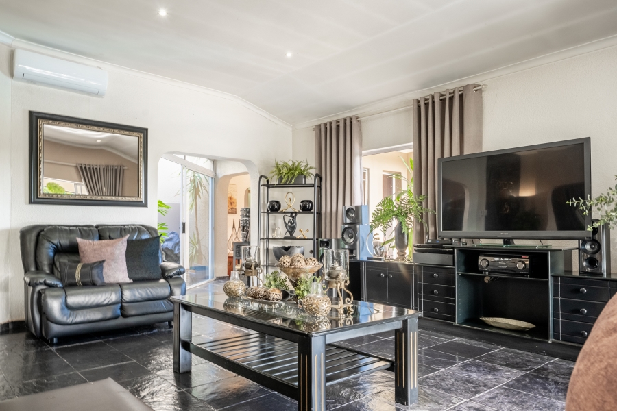4 Bedroom Property for Sale in Amanzimtoti KwaZulu-Natal