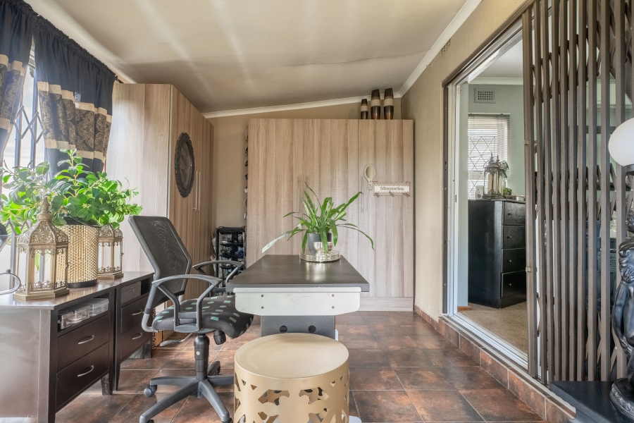 4 Bedroom Property for Sale in Amanzimtoti KwaZulu-Natal