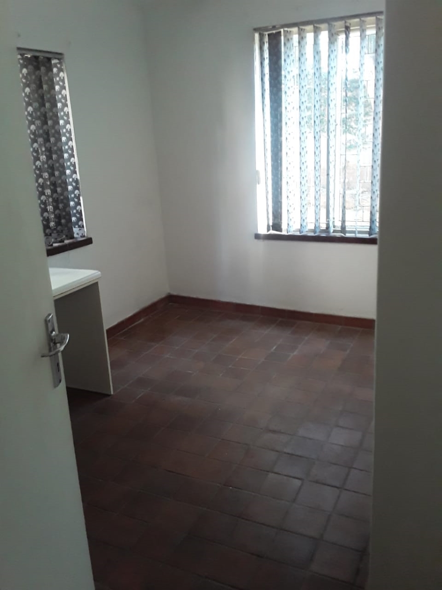 To Let 1 Bedroom Property for Rent in Westridge KwaZulu-Natal