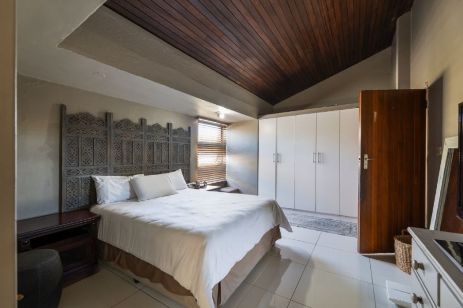 5 Bedroom Property for Sale in Kenville KwaZulu-Natal