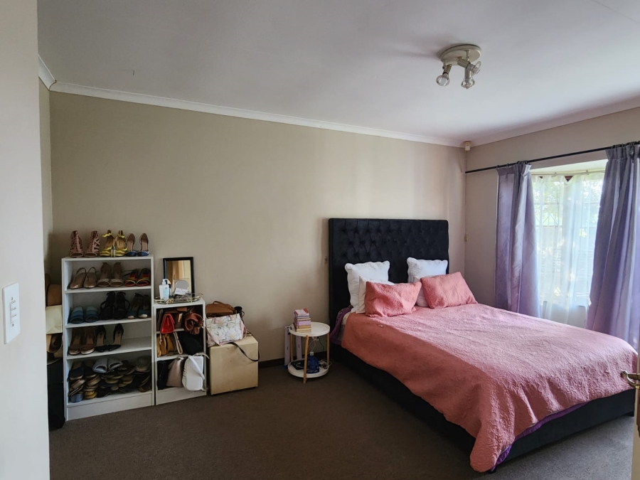 To Let 3 Bedroom Property for Rent in Waterfall KwaZulu-Natal