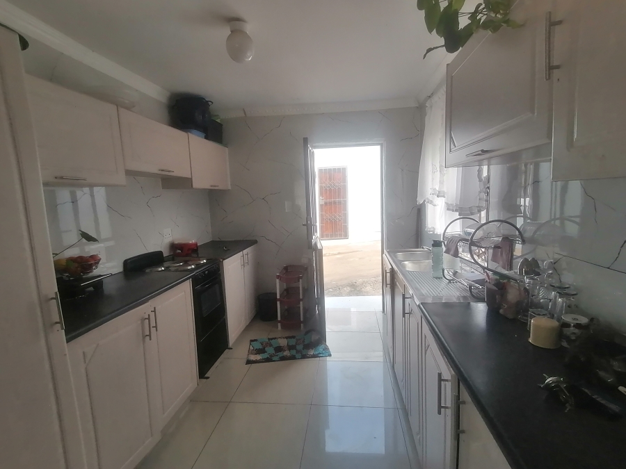 3 Bedroom Property for Sale in Kwamakutha KwaZulu-Natal
