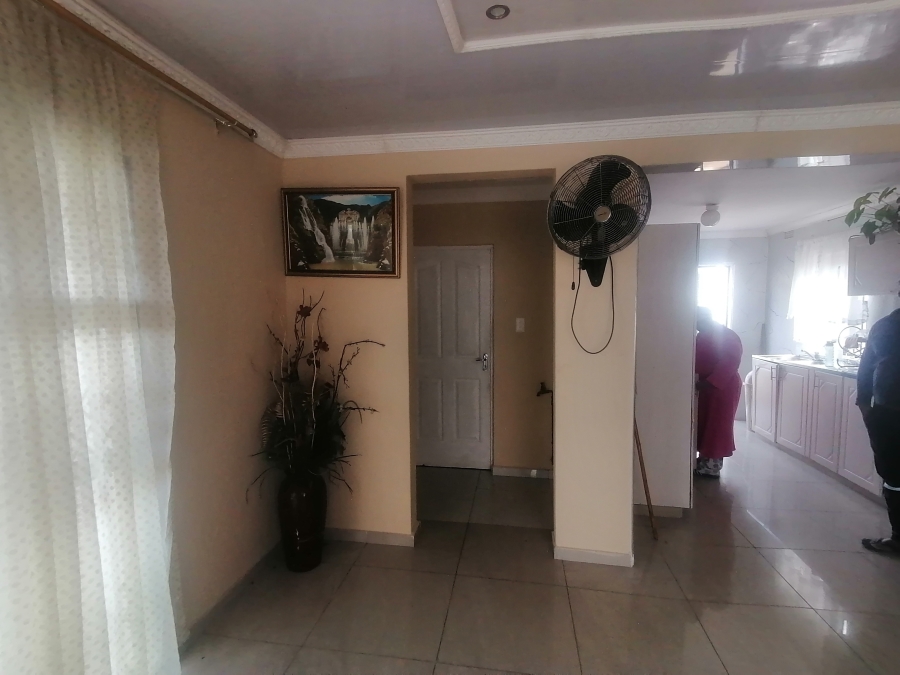 3 Bedroom Property for Sale in Kwamakutha KwaZulu-Natal