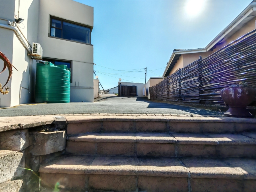 8 Bedroom Property for Sale in Ocean View KwaZulu-Natal