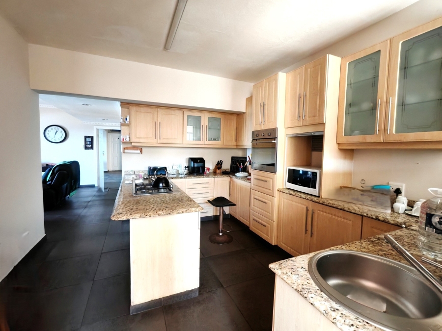 8 Bedroom Property for Sale in Ocean View KwaZulu-Natal