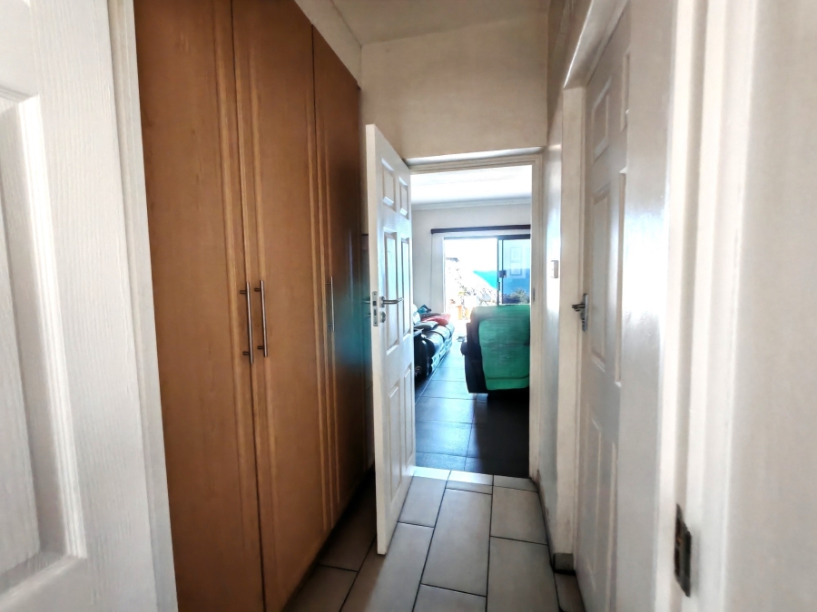 8 Bedroom Property for Sale in Ocean View KwaZulu-Natal