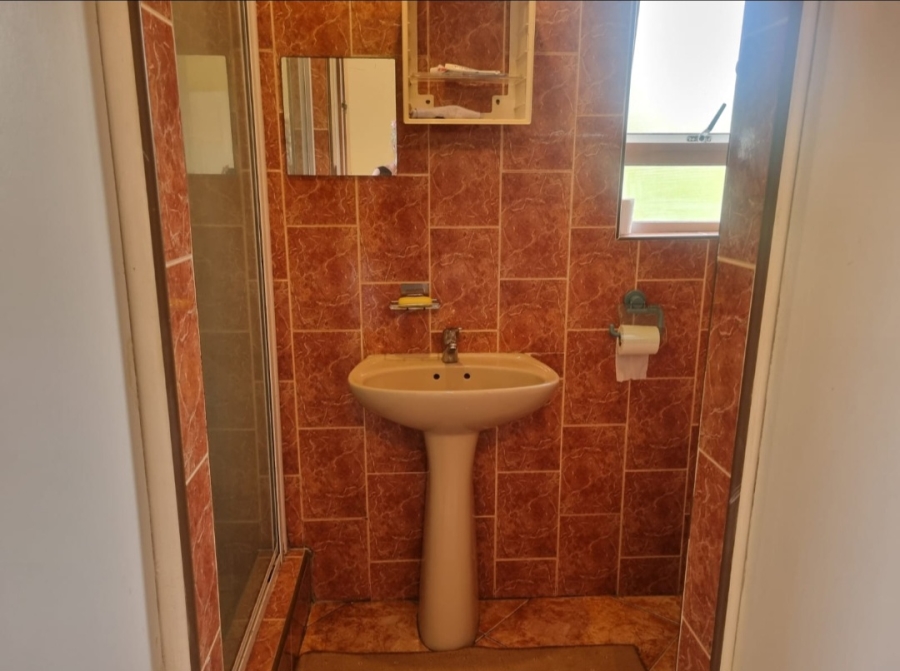To Let 2 Bedroom Property for Rent in Somerset Park KwaZulu-Natal