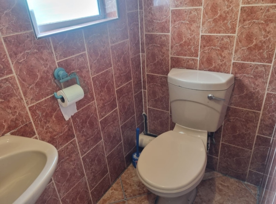 To Let 2 Bedroom Property for Rent in Somerset Park KwaZulu-Natal